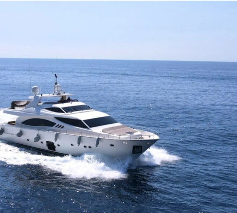 meli-yacht-charter-details-ferretti-881-charterworld-luxury-superyachts